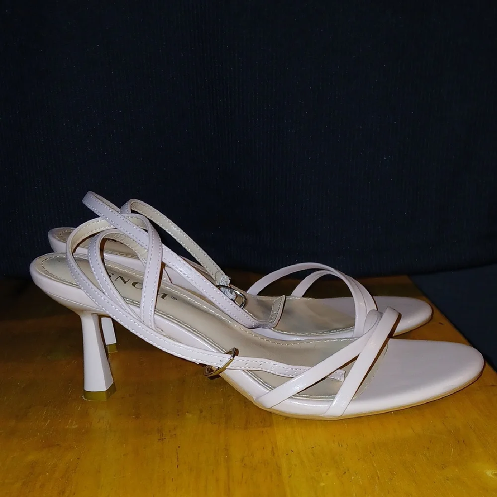Isnom Elegant Pink Strappy Heels